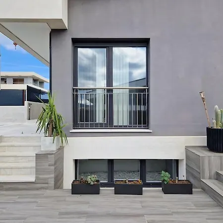 House With Swimming Pool