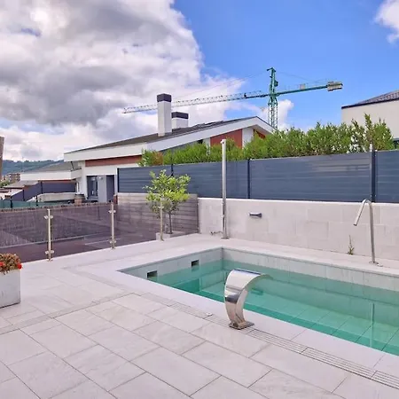 Holiday home House With Swimming Pool