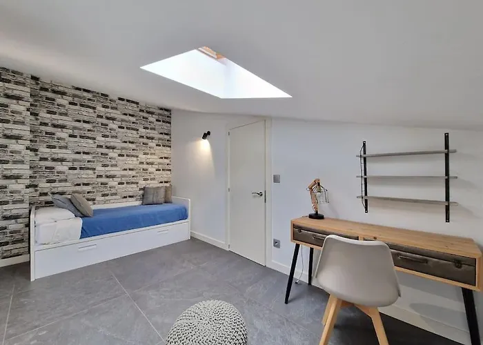 Дом отдыха House With Swimming Pool Сопелана