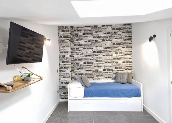 House With Swimming Pool *