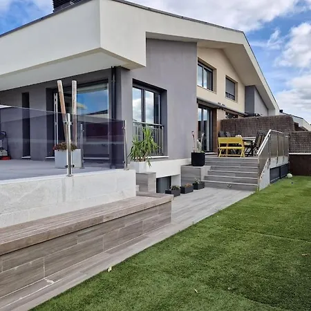 House With Swimming Pool Casa de Férias