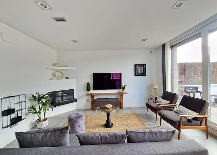 House With Swimming Pool Semesterbostad *