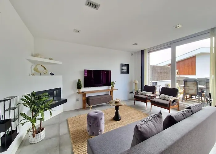 Semesterbostad House With Swimming Pool *